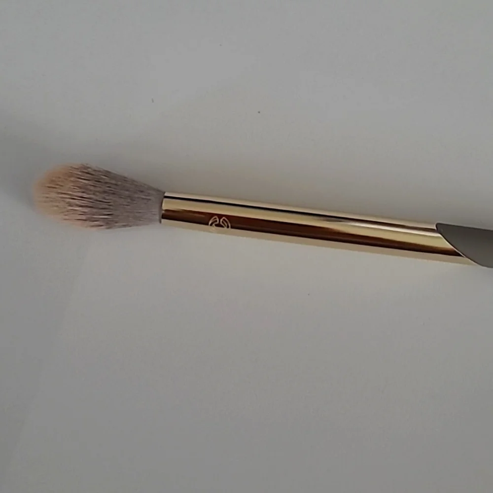 All Over Highlight • Powder Brush - Picture 4 of 7